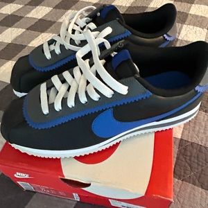 Nike Cortez Basic SE - Size 10